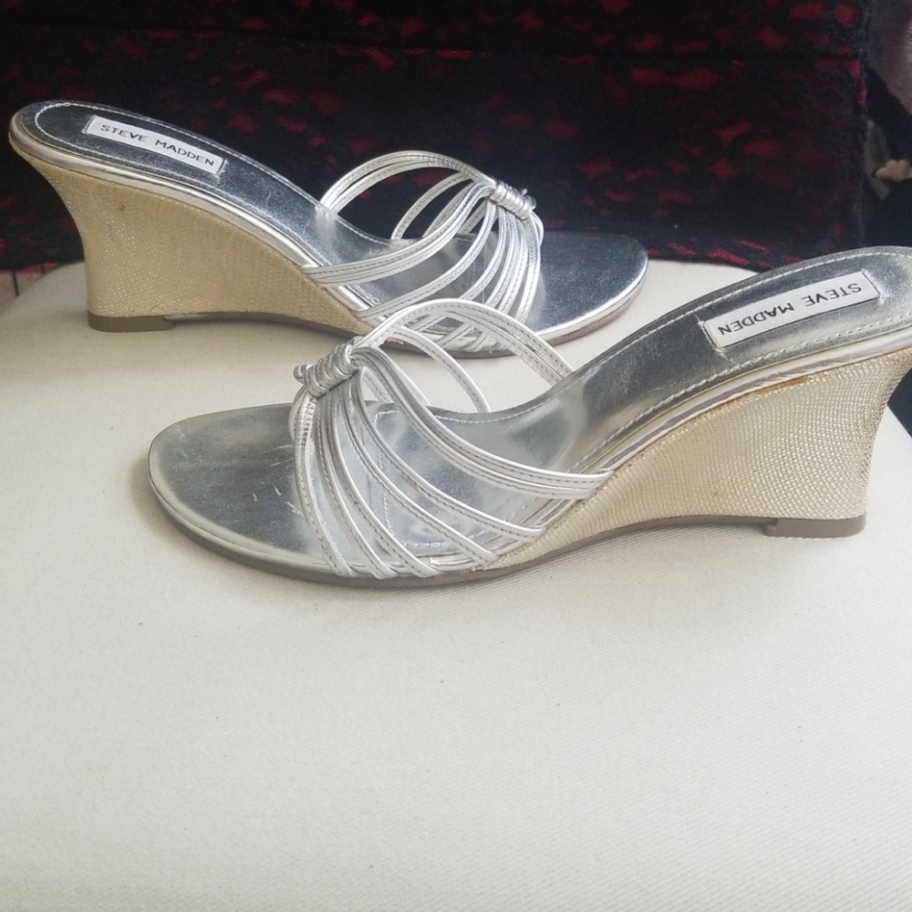 ***Sold***Steve Madden Twister silver wedges - Picture 2 of 6